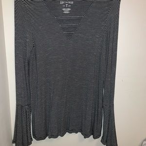 American Eagle black and white striped shirt